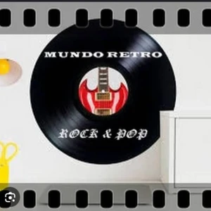 Mundo Retro Bajo la Luna