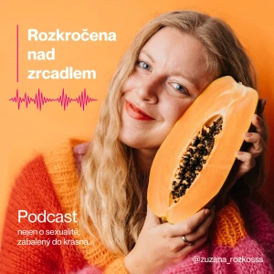 Rozkročena nad zrcadlem